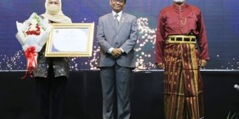 Pemprov Jatim Borong Penghargaan di LAN RI Award, Gubernur Terima Widyaiswara Kehormatan