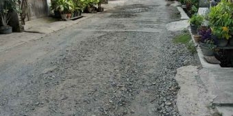 Lima Tahun Tak Diperbaiki, Warga Keluhkan Jalan Rusak Penghubung Kecamatan di Nganjuk 
