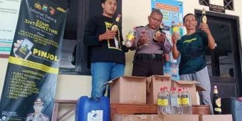 Gelar Operasi Pekat, Polsek Wates Amankan 77 Botol Miras dan 2 Jirigen Arak