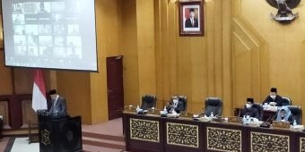 Wali Kota Eri Sampaikan Dua Hal Usulan Raperda di Paripurna DPRD Surabaya