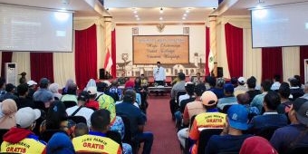 Tertibkan Kawasan Alun-Alun, Gus Ipul Beri Arahan kepada PKL dan Juru Parkir