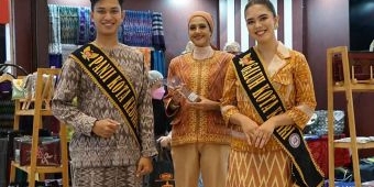 Bunda Fey Raih The Best Catwalk Lomba Fashion Show Busana Batik