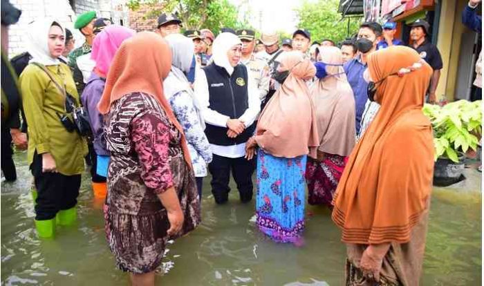 Gerak Cepat Gubernur Khofifah Tangani Luapan Banjir Bengawan Jero Lamongan, Ini Langkahnya