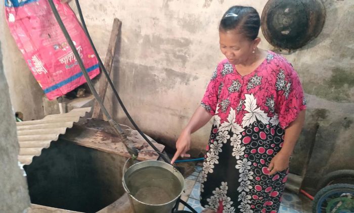 Dinas ESDM Provinsi Jatim Ambil Sampel Air Sumur yang Tercemar di Kediri Dinas ESDM Provinsi Jatim Ambil Sampel Air Sumur yang Tercemar di Kediri