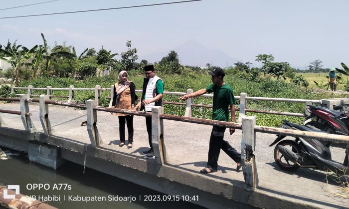 Tinjau Bau Busuk di Sungai Wrati, Ketua DPRD Pasuruan Nyaris Muntah