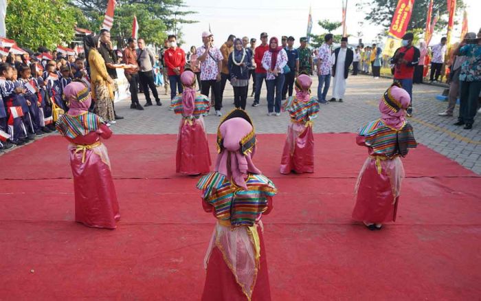 Bupati Mojokerto Resmikan Kolam Renang di Desa Mojorejo