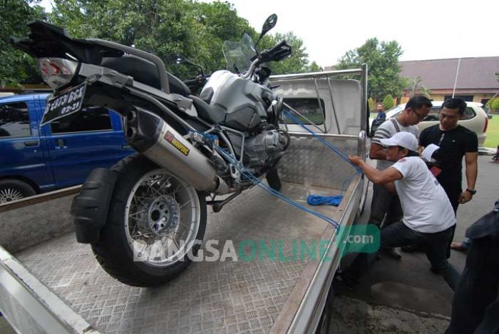 KPK Ambil Kendaraan Sitaan dari Keluarga Sekda Jombang di Mapolres