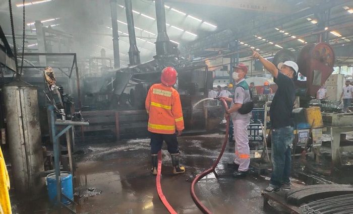 Mesin Pemanas Produksi PT Indospring di Gresik Terbakar Mesin Pemanas Produksi PT Indospring di Gresik Terbakar