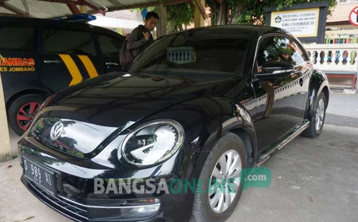 KPK Sita Juga Mobil VW Beetle Milik Keluarga Sekda Jombang