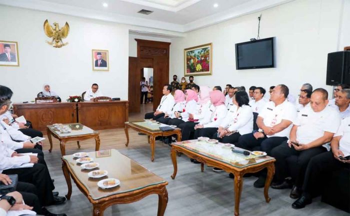 Pulang Umroh, Gubernur Khofifah Pimpin Rakor Program Kerja 2024