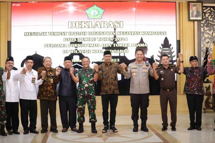 Forkopimda Sidoarjo dan Pemuka Lintas Agama Deklarasi Tolak Kampanye di Tempat Ibadah Forkopimda Sidoarjo dan Pemuka Lintas Agama Deklarasi Tolak Kampanye di Tempat Ibadah