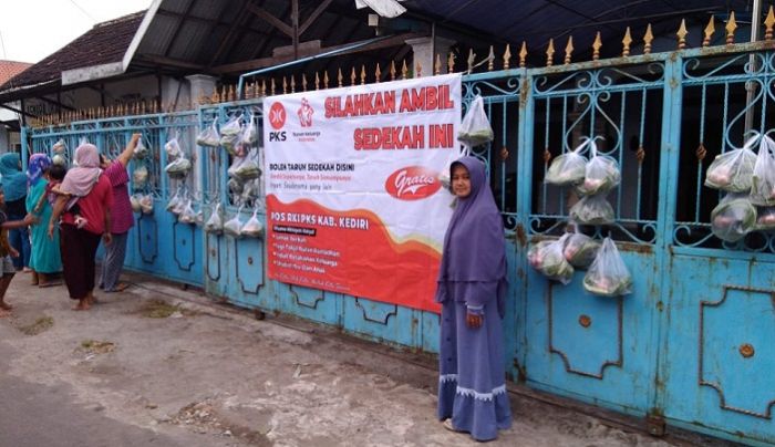 Jumat Berkah, PKS Kabupaten Kediri Bagi-Bagi Sayur Gratis Jumat Berkah, PKS Kabupaten Kediri Bagi-Bagi Sayur Gratis