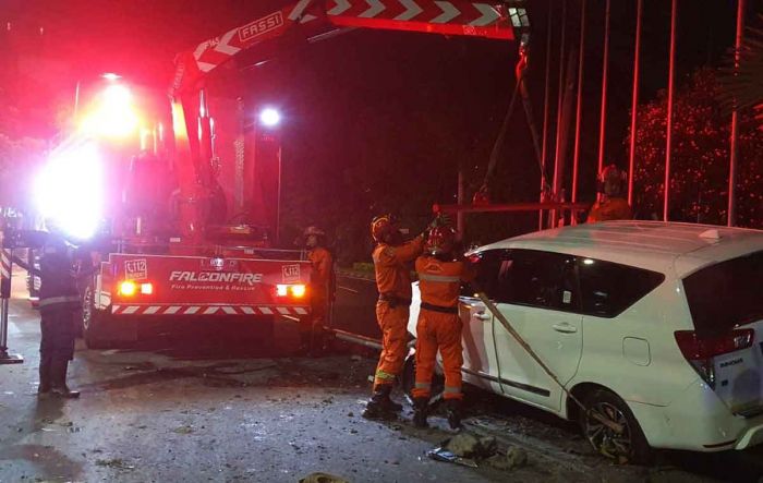 Mabuk, Pasangan Sejoli di Surabaya Tabrak Tiang Jalan Manyar Kertoarjo