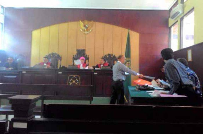 Sidang Dugaan Ijazah Palsu Calon Bupati Kediri: Majelis Hakim Nyaris Tolak Kuasa Hukum UB Sidang Dugaan Ijazah Palsu Calon Bupati Kediri: Majelis Hakim Nyaris Tolak Kuasa Hukum UB