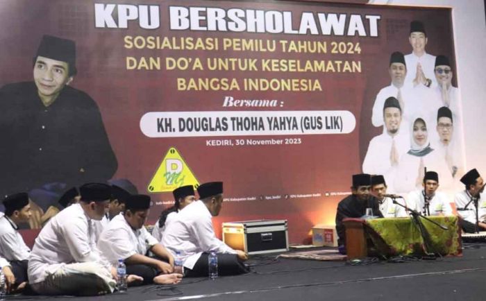 KPU Kabupaten Kediri Gelar Kegiatan Religi, Undang Gus Lik KPU Kabupaten Kediri Gelar Kegiatan Religi, Undang Gus Lik