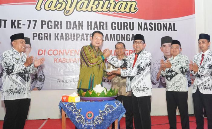 Peringati HUT PGRI ke-77, Bupati Yuhronur Efendi Resmikan Gedung Convention Hall PGRI Lamongan