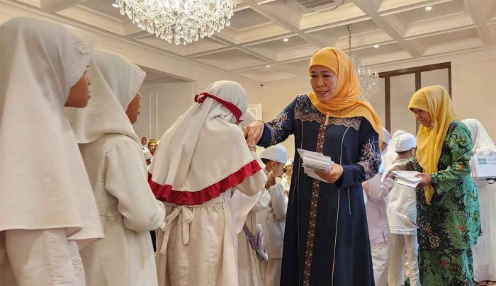Gelar Santunan Anak Yatim dan Dhuafa, Khofifah Ajak Masyarakat Perbanyak Sedekah saat Ramadan