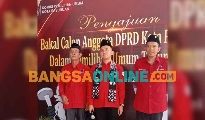Gus Mufti Pimpin Rombongan Pendaftaran Caleg PDIP ke KPU Kota Pasuruan