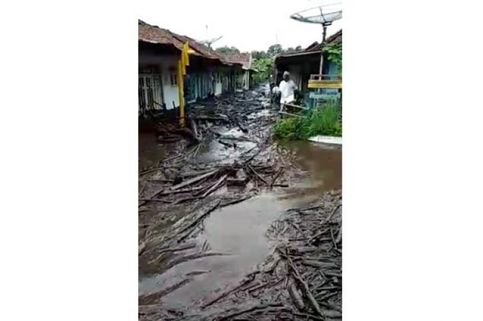 ​Banjir Bandang Terjang Perkampungan Bondowoso Jawa Timur