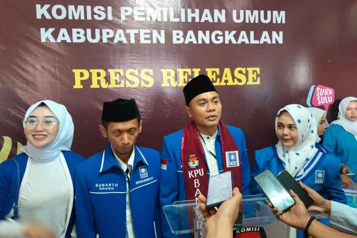 Daftarkan 50 Bacaleg ke KPU, DPC PAN Bangkalan Targetkan 1 Kursi di Setiap Dapil Daftarkan 50 Bacaleg ke KPU, DPC PAN Bangkalan Targetkan 1 Kursi di Setiap Dapil