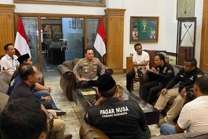 Kapolrestabes Surabaya Ambil Langkah Tegas Usai Bentrok Antarperguruan Silat Kapolrestabes Surabaya Ambil Langkah Tegas Usai Bentrok Antarperguruan Silat