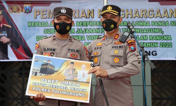 Kapolres Tulungagung Beri Hadiah Umroh untuk Personel Berprestasi