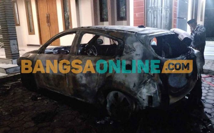 Aksi Teror Bakar Mobil di Sampang, 1 Bulan 3 Korban Aksi Teror Bakar Mobil di Sampang, 1 Bulan 3 Korban