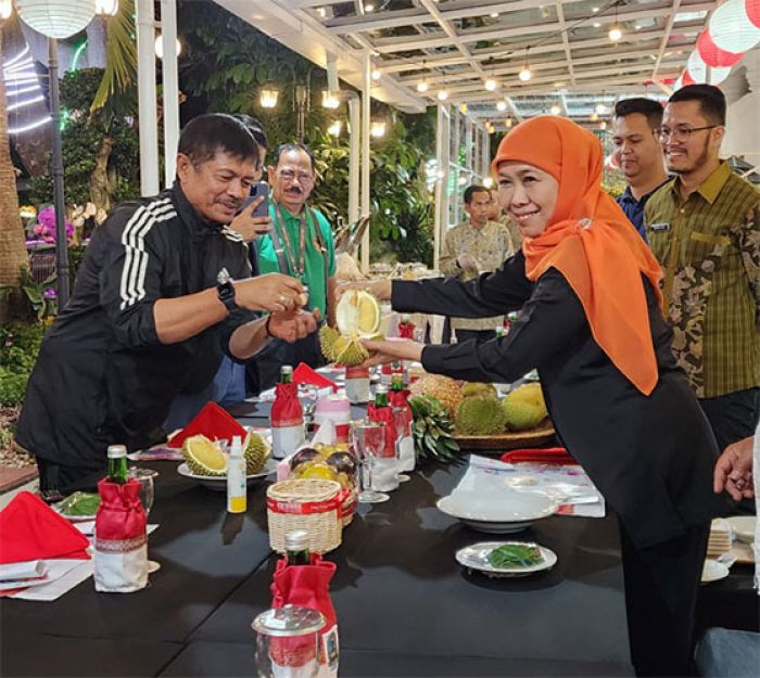 Ketemu Coach Indra Sjafri, Gubernur Khofifah Takjub "Resep Rahasia" Kemenangan Timnas Ketemu Coach Indra Sjafri, Gubernur Khofifah Takjub "Resep Rahasia" Kemenangan Timnas