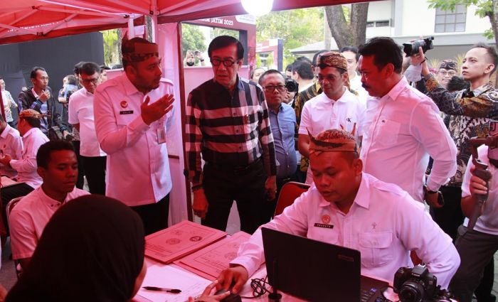 Menkumham Tinjau Pelayanan Eazy Intal dan Eazy Paspor Kanim Malang di Legal Expo Kemenkumham Jatim Menkumham Tinjau Pelayanan Eazy Intal dan Eazy Paspor Kanim Malang di Legal Expo Kemenkumham Jatim
