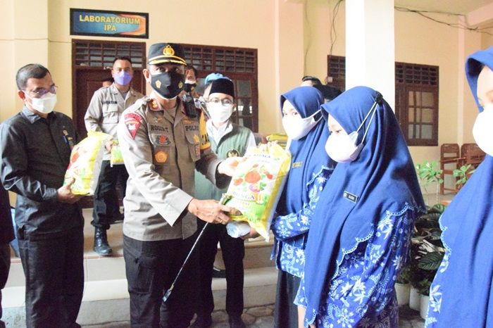 Targetkan 1.300 Vaksin, Polres Pamekasan Gelar Vaksinasi Merdeka Serentak di 7 Titik Targetkan 1.300 Vaksin, Polres Pamekasan Gelar Vaksinasi Merdeka Serentak di 7 Titik