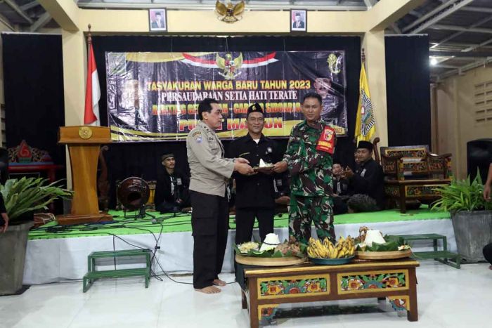 Sahkan 68 Anggota Baru, PSHT Pusat Madiun Sidoarjo Sebut Harus Menjadi Teladan Baik Bagi Masyarakat Sahkan 68 Anggota Baru, PSHT Pusat Madiun Sidoarjo Sebut Harus Menjadi Teladan Baik Bagi Masyarakat