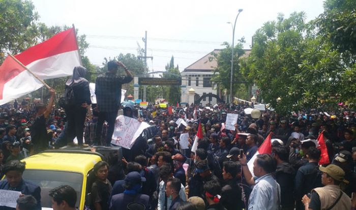 Tolak UU KPK dan RUU KUHP, Ratusan Mahasiswa Demo DPRD Bangkalan