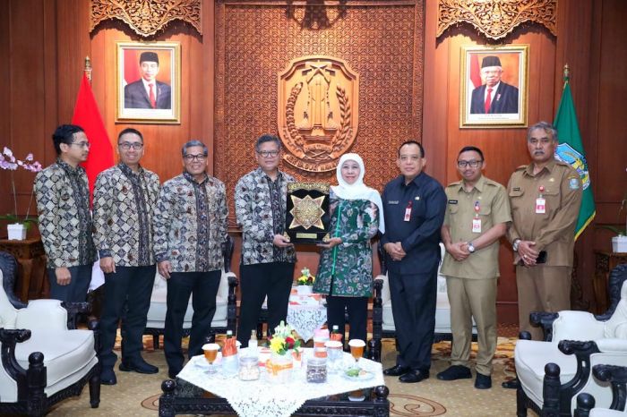 Dorong Pertumbuhan Ekonomi, Gubernur Khofifah Komitmen Bentuk TPAKD dan Dukung Program OJK Dorong Pertumbuhan Ekonomi, Gubernur Khofifah Komitmen Bentuk TPAKD dan Dukung Program OJK