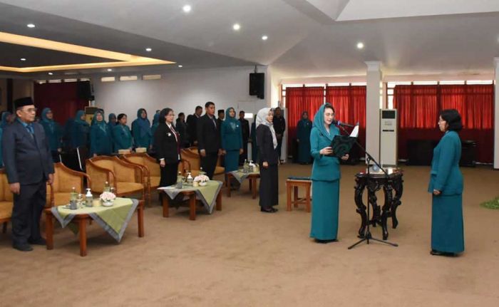Arumi Bachsin Emil Dardak Lantik Novita Bagus Alit Sebagai Pj Ketua TP PKK Kota Kediri Arumi Bachsin Emil Dardak Lantik Novita Bagus Alit Sebagai Pj Ketua TP PKK Kota Kediri