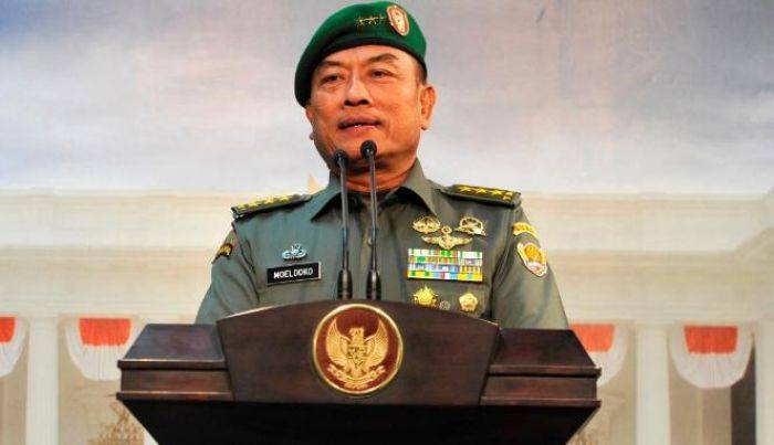 Panglima TNI Ajak Keluarga Korban Lihat Langsung Lokasi Jatuhnya Pesawat Panglima TNI Ajak Keluarga Korban Lihat Langsung Lokasi Jatuhnya Pesawat