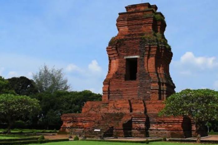 Tiket dan Daya Tarik Candi Brahu Mojokerto Bulan ini Tiket dan Daya Tarik Candi Brahu Mojokerto Bulan ini