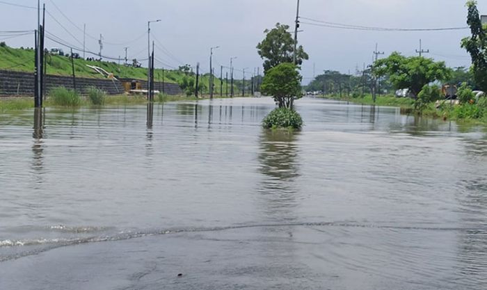 Tergenang Air, Jalan Raya Porong Sidoarjo Ditutup