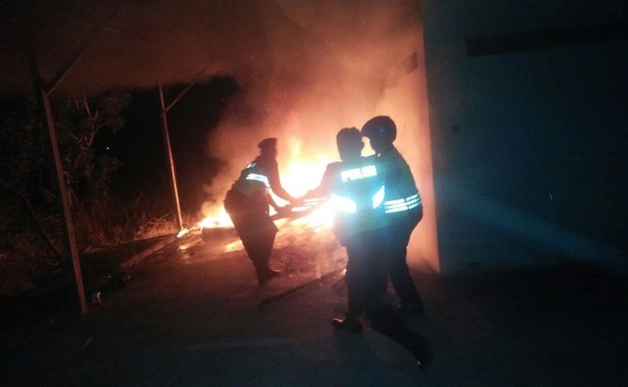 Bekas Gedung Cucian Mobil di Jenu Tuban Hangus Dilalap Si Jago Merah Bekas Gedung Cucian Mobil di Jenu Tuban Hangus Dilalap Si Jago Merah