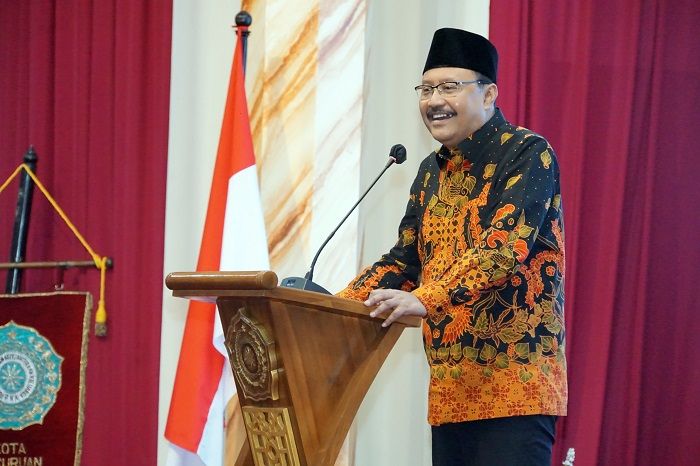 Tuan Rumah Pertemuan PKK, DWP, Perwosi, dan GOW, Gus Ipul Kenalkan Payung Madinah Tuan Rumah Pertemuan PKK, DWP, Perwosi, dan GOW, Gus Ipul Kenalkan Payung Madinah