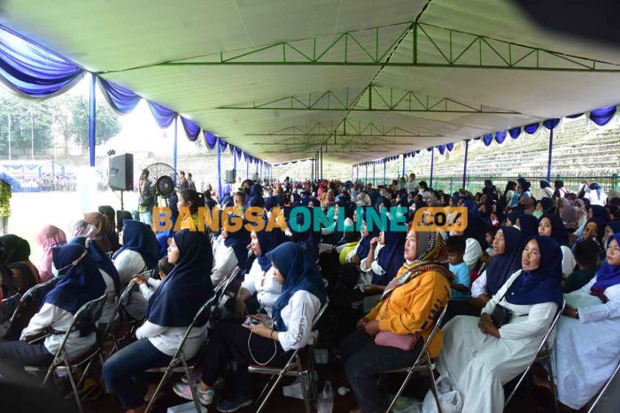 Erick Thohir Sediakan Ribuan Paket Sembako di Pasar Rakyat Gresik Erick Thohir Sediakan Ribuan Paket Sembako di Pasar Rakyat Gresik