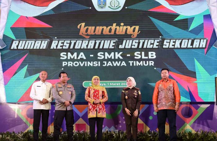 Gubernur Khofifah Tekankan Penyelesaian Masalah Pelajar dengan Filterisasi Kearifan Lokal Gubernur Khofifah Tekankan Penyelesaian Masalah Pelajar dengan Filterisasi Kearifan Lokal
