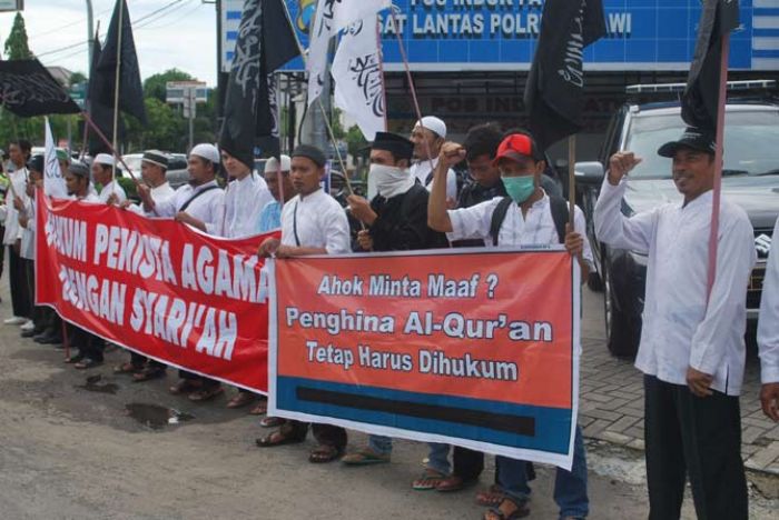 Tuntut Ahok Ditahan, Ratusan Umat Islam di Ngawi Gelar Demo di tengah Kota