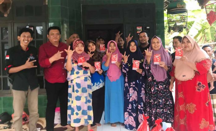 Pertebal Popularitas Ganjar Pranowo di Sidoarjo, Wakil Sekretaris DPD PDIP Jatim Lakukan ini Pertebal Popularitas Ganjar Pranowo di Sidoarjo, Wakil Sekretaris DPD PDIP Jatim Lakukan ini