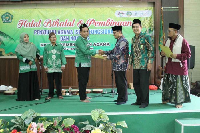 Tingkatkan Kinerja Penyuluh Agama, Kemenag Lamongan Gelar Pembinaan dan Halal Bihalal Tingkatkan Kinerja Penyuluh Agama, Kemenag Lamongan Gelar Pembinaan dan Halal Bihalal
