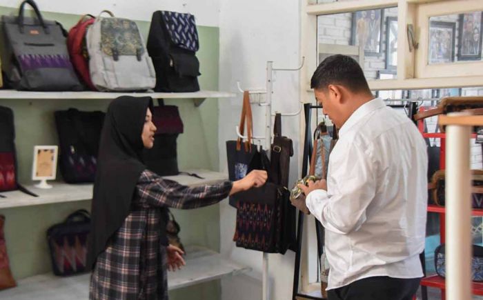 Kunjungi Galeri Adia Bag, Wali Kota Kediri: Produknya Keren Kunjungi Galeri Adia Bag, Wali Kota Kediri: Produknya Keren