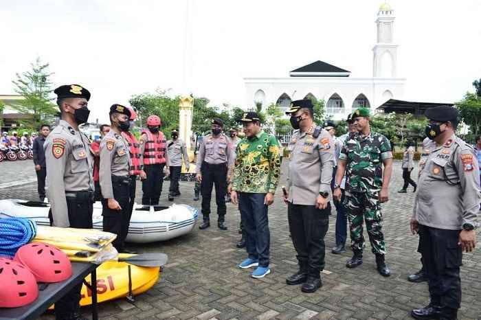 Personel Siaga Bencana Sidoarjo Lakukan Apel Kesiap-siagaan Personel Siaga Bencana Sidoarjo Lakukan Apel Kesiap-siagaan