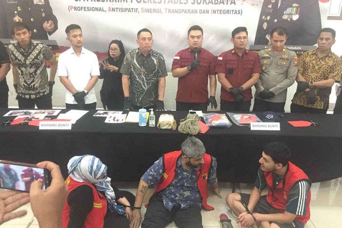 Curi Uang di Kasir Toko, 4 WNA Afghanistan Ditangkap Polisi Curi Uang di Kasir Toko, 4 WNA Afghanistan Ditangkap Polisi
