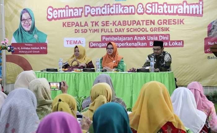 Wabup Gresik Isi Seminar Pendidikan di SD YIMI Wabup Gresik Isi Seminar Pendidikan di SD YIMI