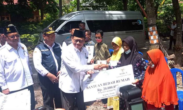 Baznas Jatim Salurkan Bantuan Bedah Rumah Rp200 Juta di Lamongan