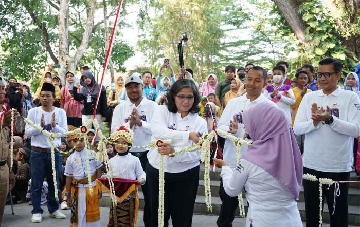 Ajarkan Pencegahan Korupsi Sejak Dini, Pj Wali Kota Kediri Launching Kantin Kejujuran Aku Bangga Ajarkan Pencegahan Korupsi Sejak Dini, Pj Wali Kota Kediri Launching Kantin Kejujuran Aku Bangga